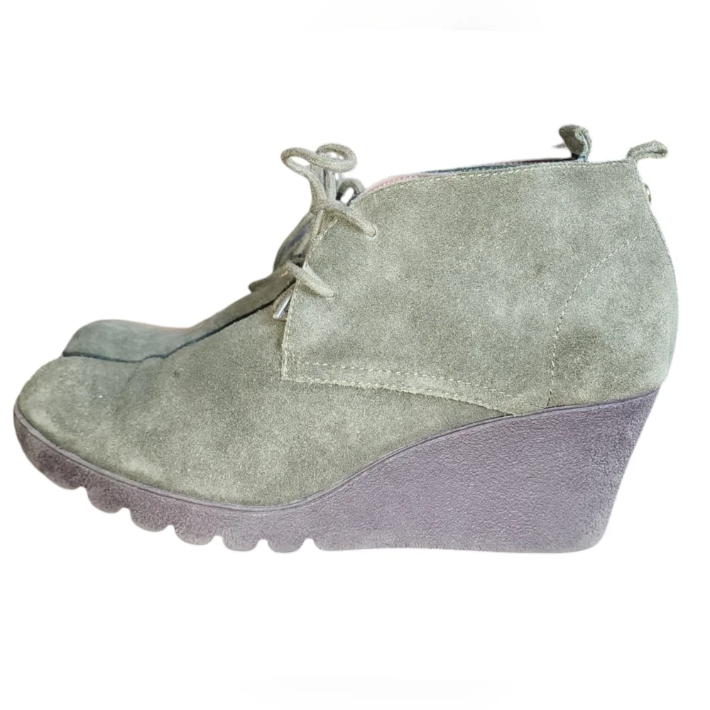 Donald J. Pliner Makko Suede Wedge Women's Size 8.5
